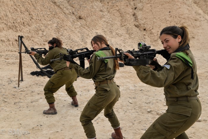 Gauche à droite - Amit Taw (au fond) - Noa Kalfus - Yarden Anker 2-2